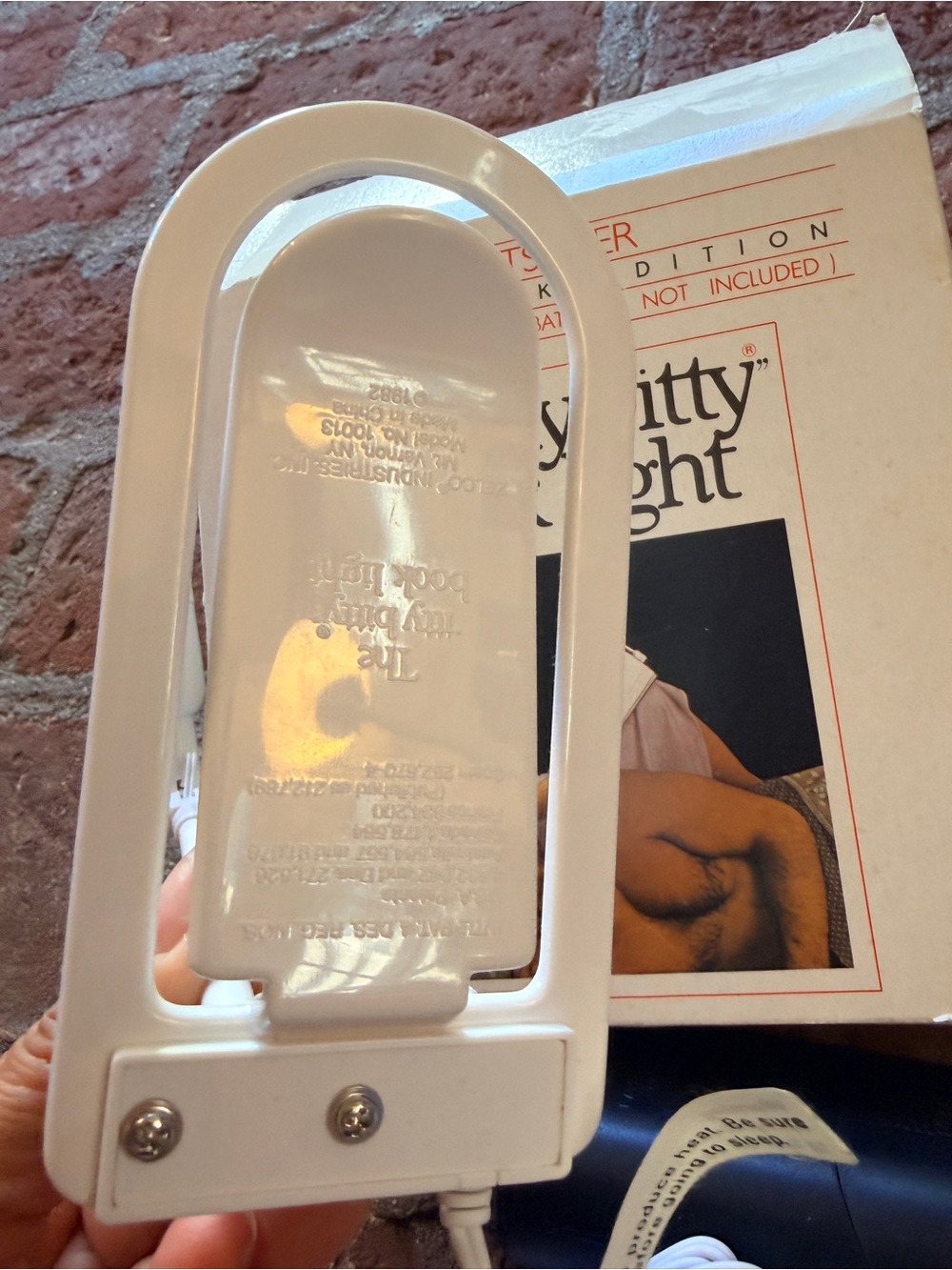 The Itty Bitty Book Light 1980's Zelco White Vintage Reading Lamp TESTED WORKS - Picture 12 of 16